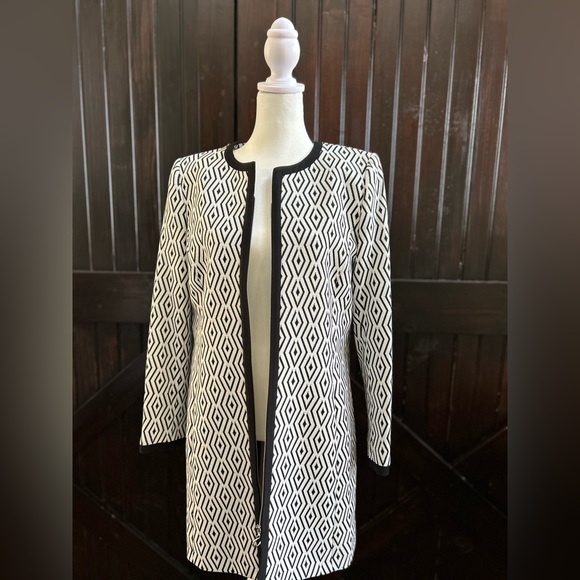 Tahari Jackets & Blazers - Tahari Black and White Diamond Pattern Blazer
